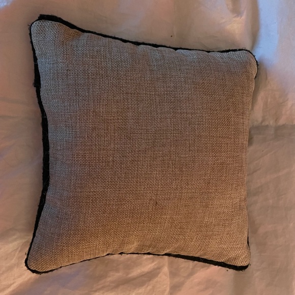 Cute throw pillow! Perfect on your sofa or the finishing touch on your bed. - Picture 2 of 5